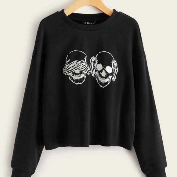 SHEIN Tops - SHEIN Skull Heads Cropped Crewneck